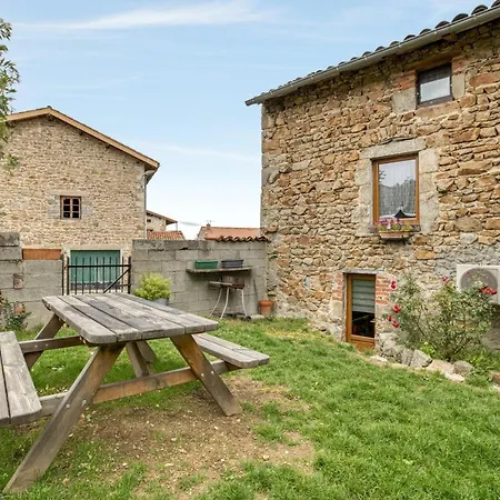 Maison Charmante A Avec Jardin Prive. *