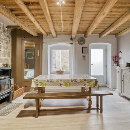 Maison Charmante A Avec Jardin Prive. Valprivas