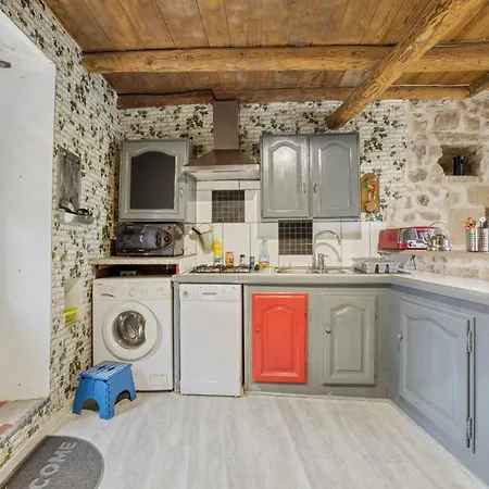 Maison Charmante A Avec Jardin Prive. Holiday home *